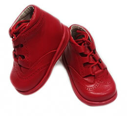 Zapato nio ingles tipo bota de color rojo mod 9111 de bambi, en Dedos Moda Infantil, boutique infantil online. Tienda bebés online, marcas de moda infantil made in Spain