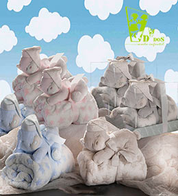 Peluche con manta 10162 osito, en Dedos Moda Infantil, boutique infantil online. Tienda bebés online, marcas de moda infantil made in Spain